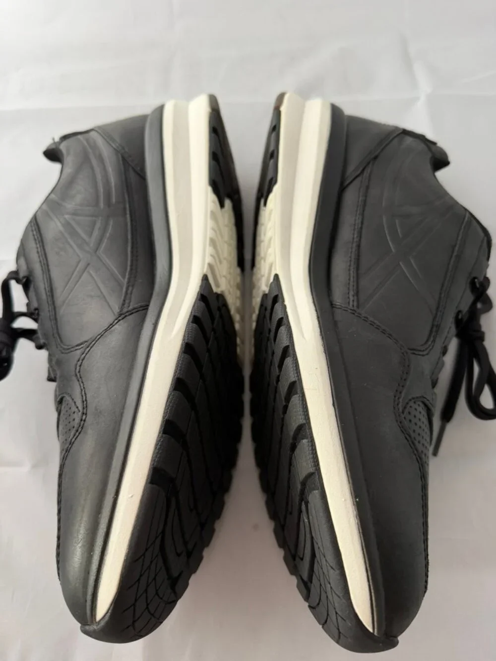 Allrounder by Mephisto  Men's Escudo Sneaker - Black Leather Crazy Horse 84 9.5